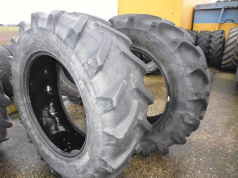Trelleborg/Pirelli 420/70R30 TM 700 bei HEBA-Reifen in Mistelbach bei Wels.