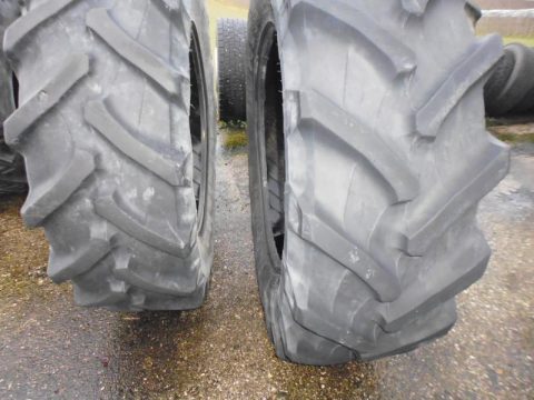Trelleborg/Pirelli 420/70R30 TM 700 bei HEBA-Reifen in Mistelbach bei Wels.