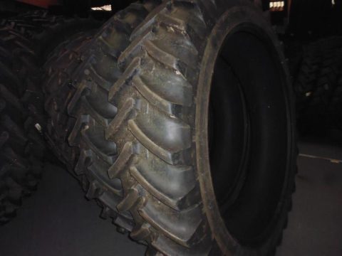 2 Stk. Michelin 340/85R46 bei HEBA-Reifen in Mistelbach bei Wels.