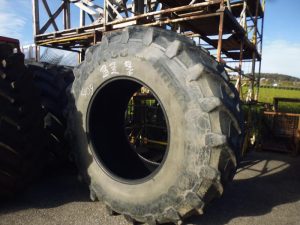 1 Stk. Pirelli 650/85R38 bei HEBA-Reifen in Mistelbach bei Wels.