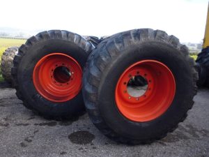 4 Stk. Mitas 600/65R26.5 bei HEBA-Reifen in Mistelbach bei Wels.